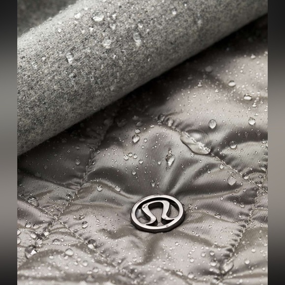 NEW Lululemon Roam Far Waterproof Coat - Picture 3 of 10